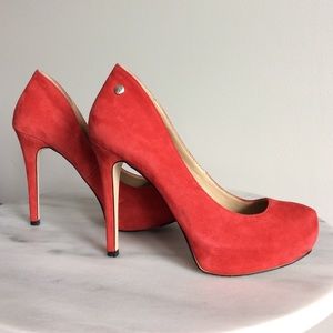 BCBGENERATION BG-GISEL SUEDE PLATFORM PUMP SIZE 7M